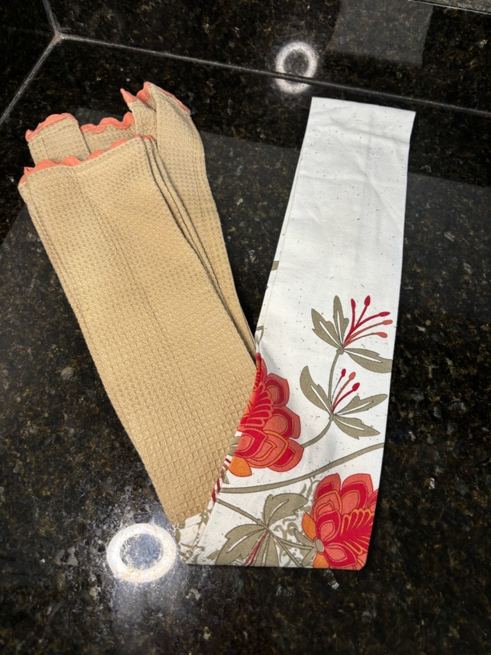 DEMDACO Floral Printed Kitchen Boa/Dishtowel